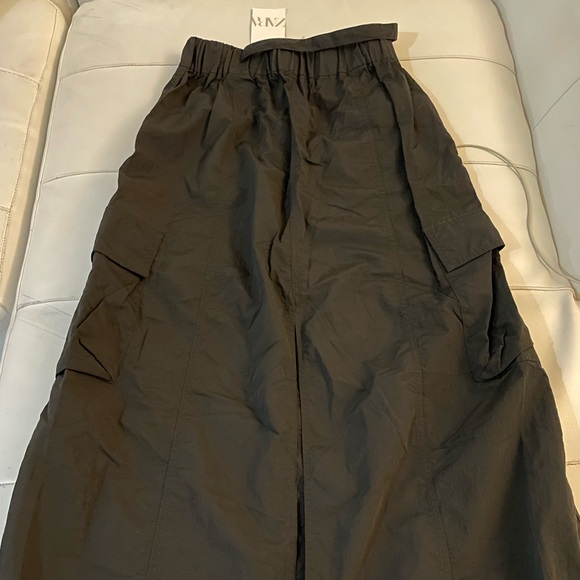 NWT ZARA Nylon Black Long Cargo Skirt With Back Slit Size XS - Picture 10 of 10